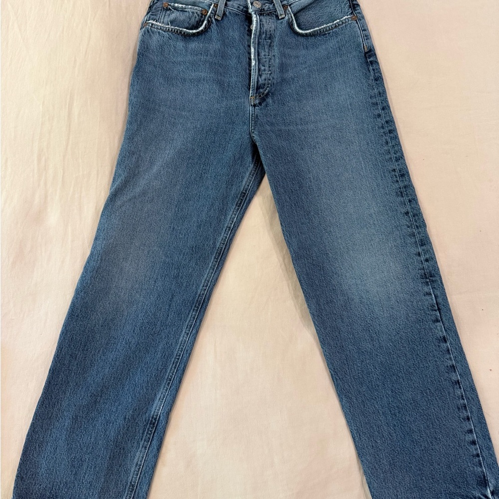 Agolde Women’s 90’s crop jeans. A mid-blue wash in size 26. Excellent condition.